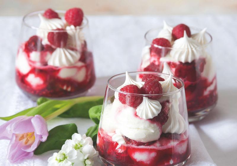 Malinový Eton mess